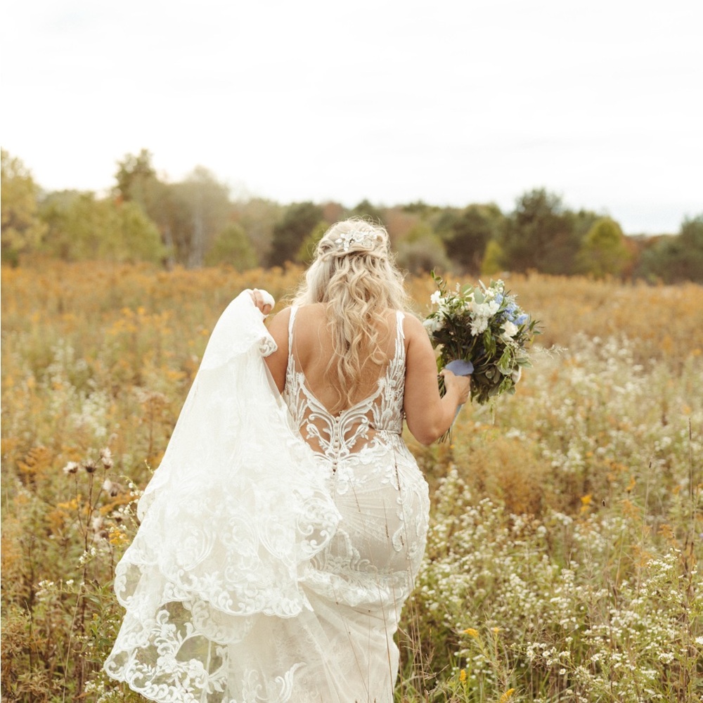 Lace Mermaid Wedding Dress in Ivory - Picture 3 of 5
